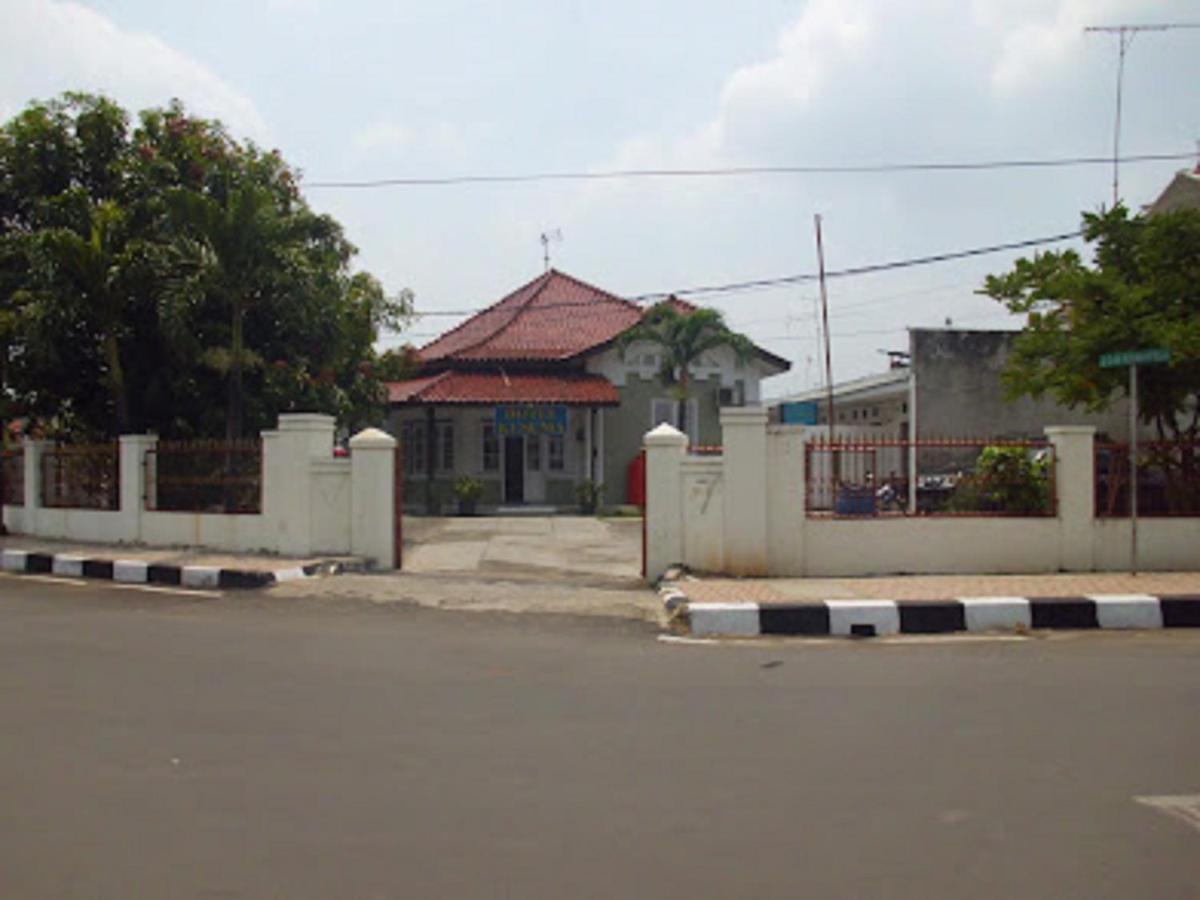 Oyo 90865 Hotel Kusuma Purwakarta Karawang Exterior foto